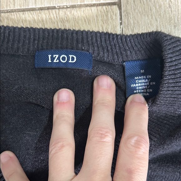 Izod Classic Charcoal Gray V-Neck Sweater with Embroidered Monogram Logo Unisex - Picture 8 of 9